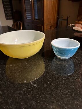 Grandmas Pyrex bowls